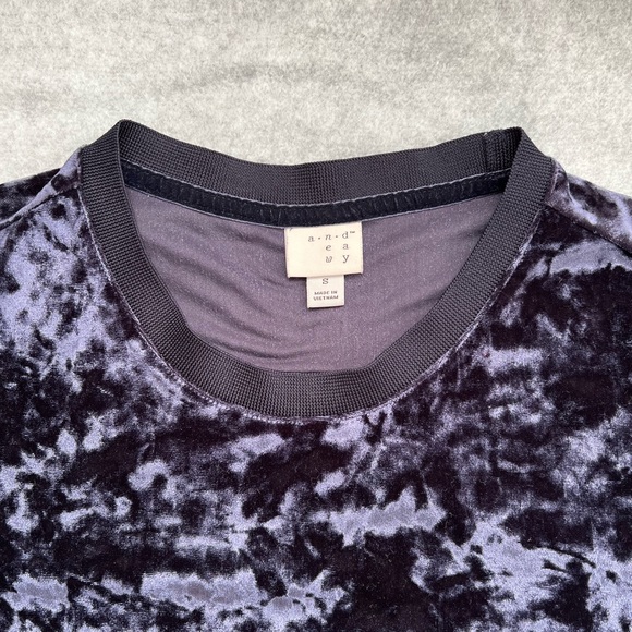 Shiny dark blue top - Picture 4 of 5